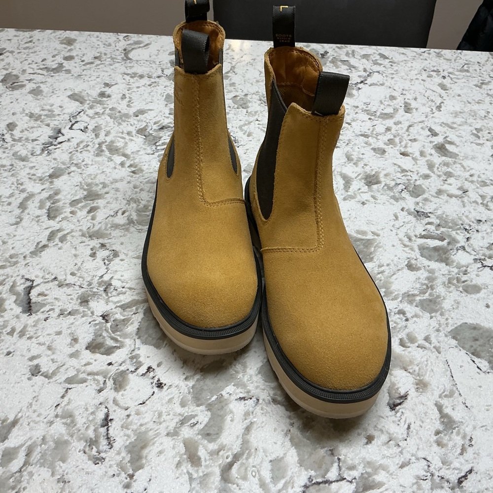 NWOT Sorel WOMENS  Shoes in Mustard and Black - Picture 2 of 6